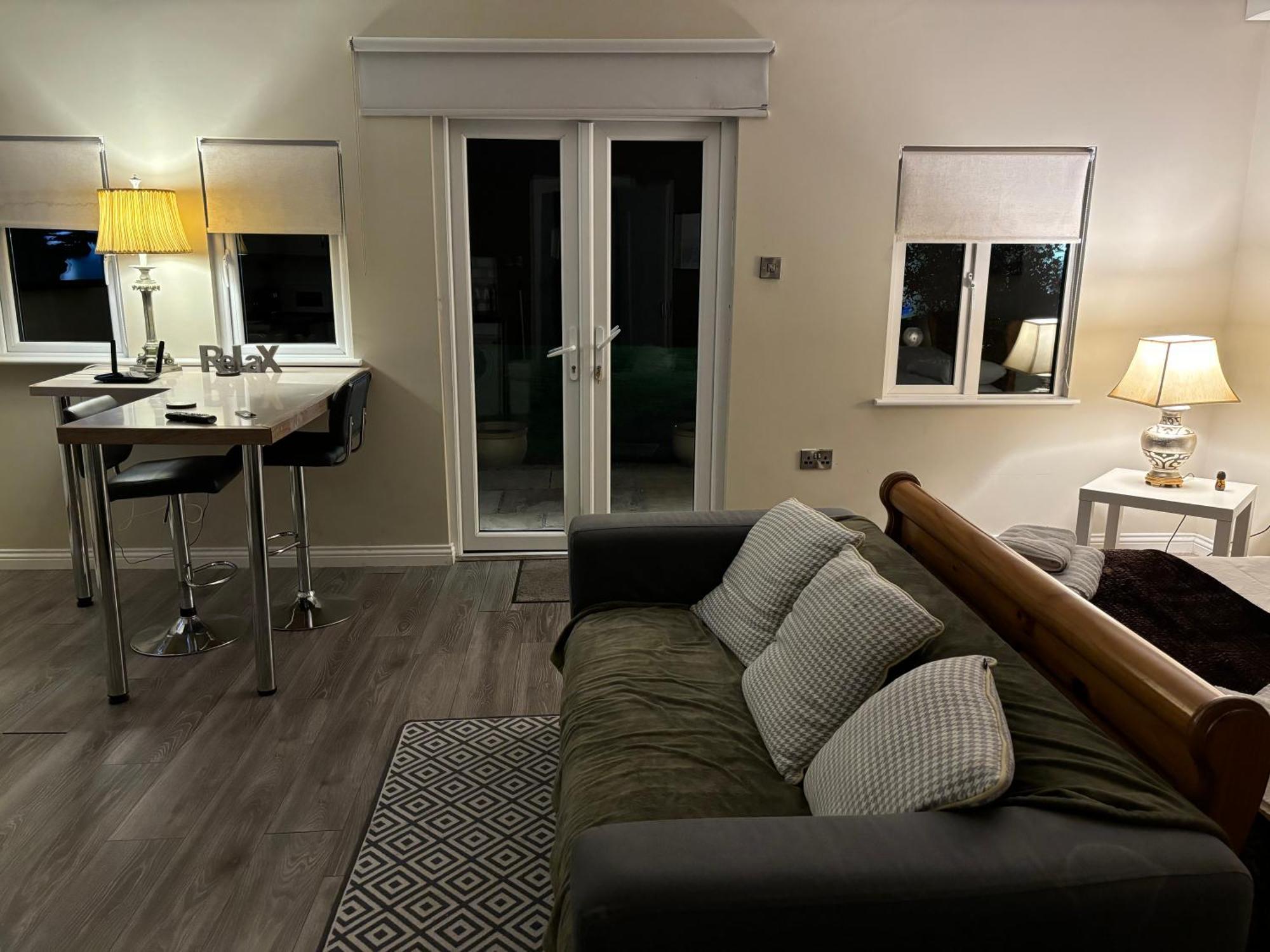 골웨이 Garden Chalet Oranmore 아파트 외부 사진